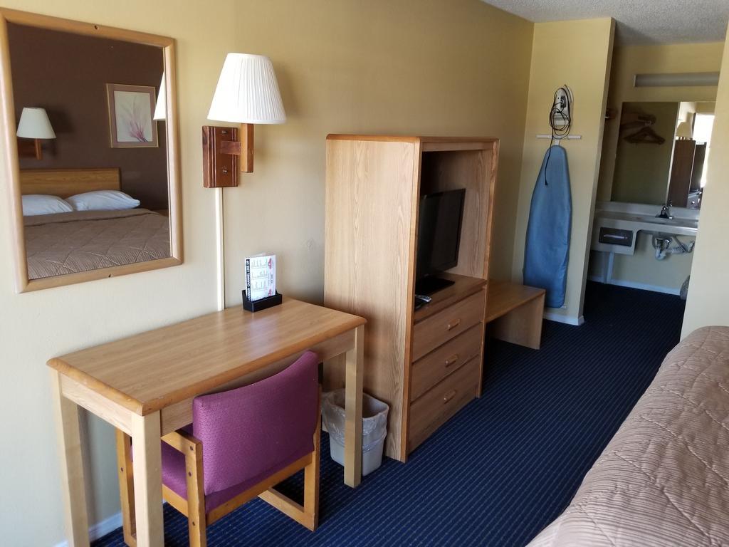 Americas Best Inn - Savannah Georgetown Bagian luar foto