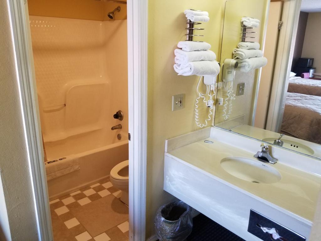 Americas Best Inn - Savannah Georgetown Bagian luar foto