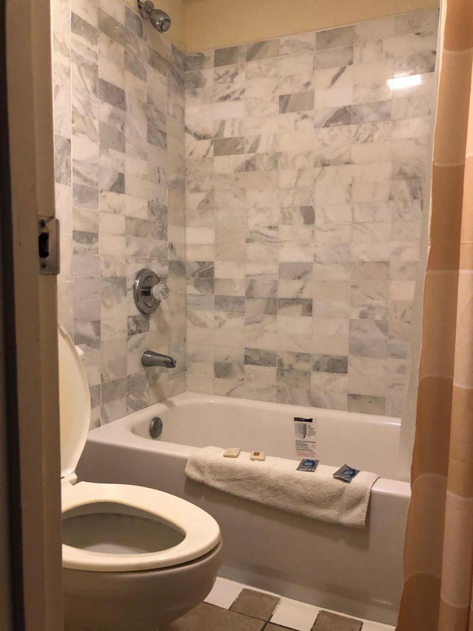 Americas Best Inn - Savannah Georgetown Bagian luar foto